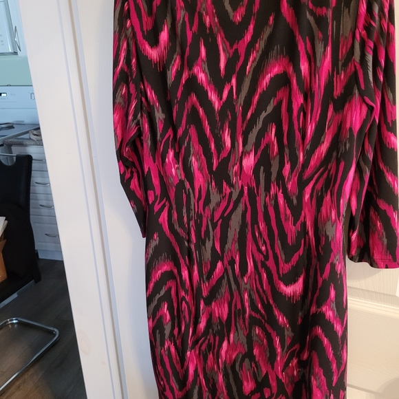 Ladies Dress - Picture 3 of 4